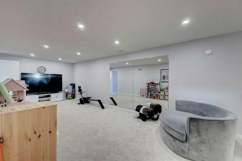 212 Hendon Drive Nw, Calgary, AB - Indoor