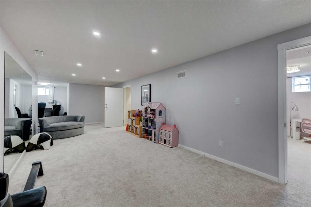 212 Hendon Drive Nw, Calgary, AB - Indoor
