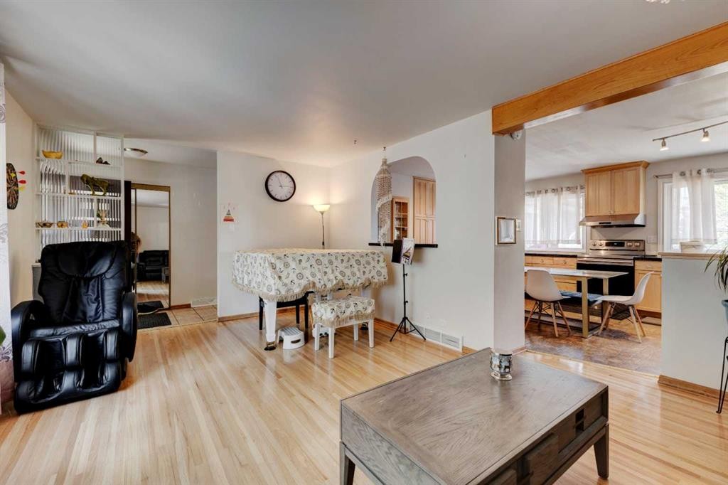 212 Hendon Drive Nw, Calgary, AB - Indoor