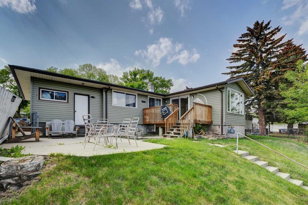 212 Hendon Drive Nw, Calgary, AB - Outdoor With Deck Patio Veranda