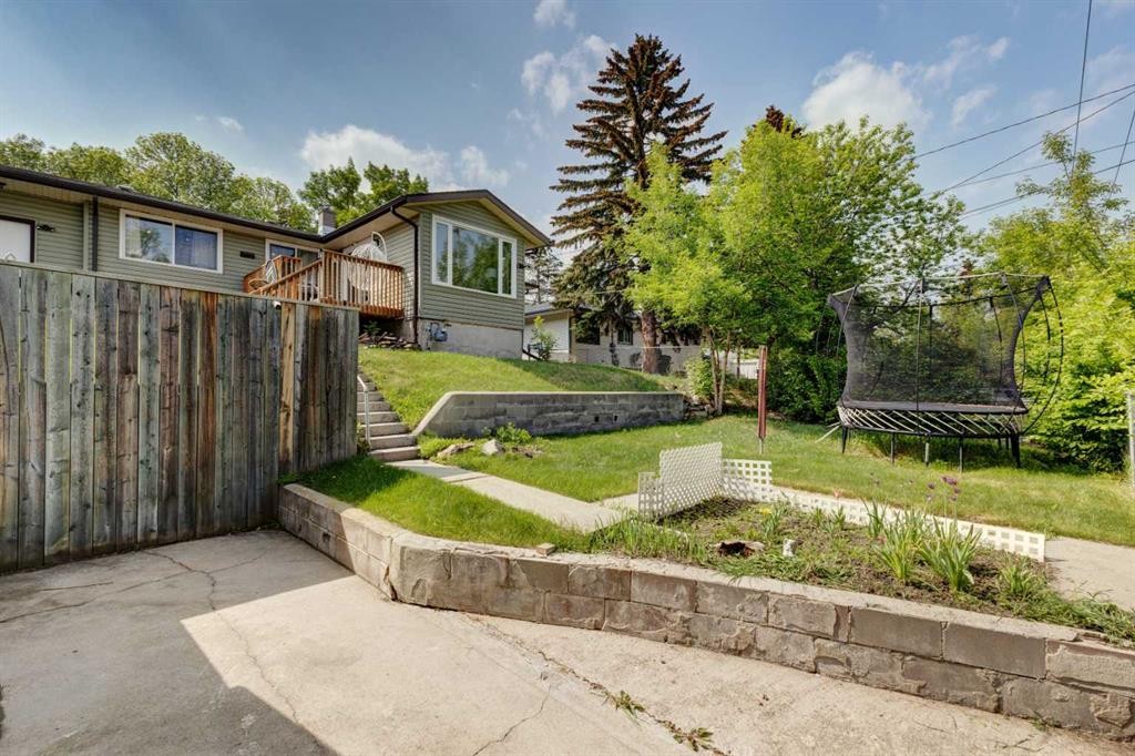 212 Hendon Drive Nw, Calgary, AB - Outdoor