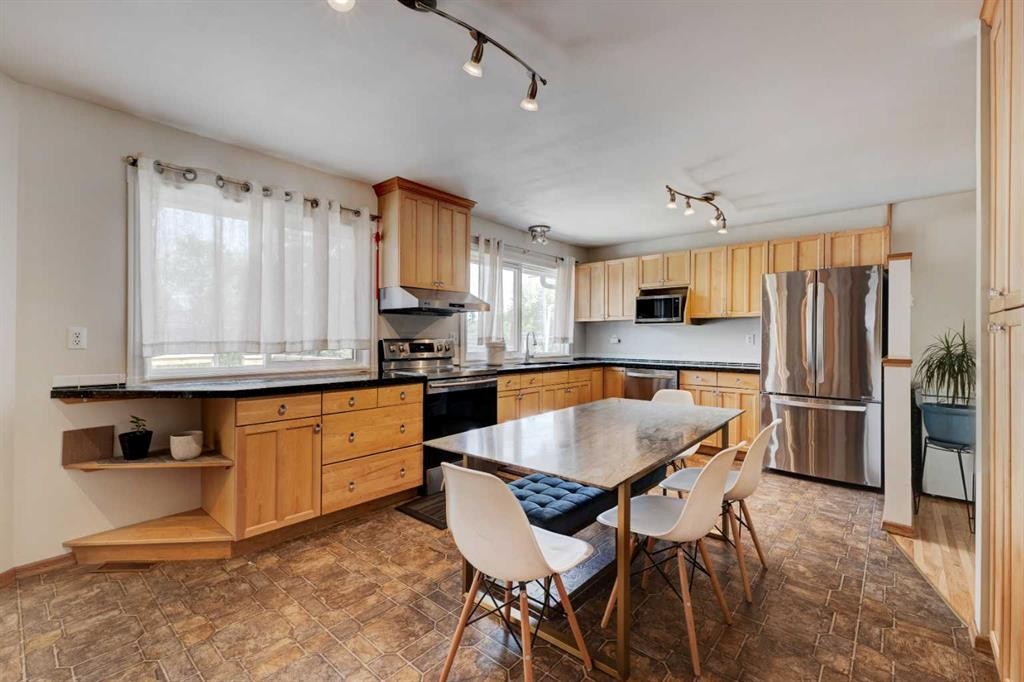212 Hendon Drive Nw, Calgary, AB - Indoor