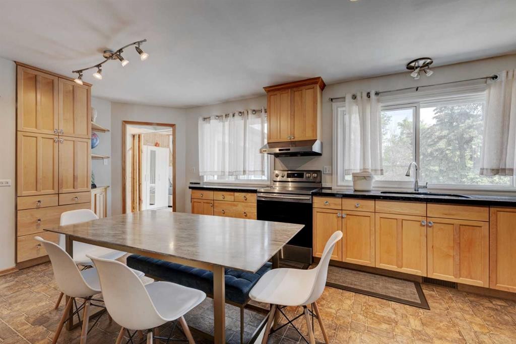 212 Hendon Drive Nw, Calgary, AB - Indoor