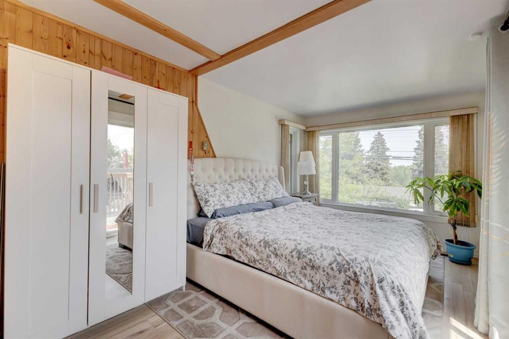 212 Hendon Drive Nw, Calgary, AB - Indoor Photo Showing Bedroom