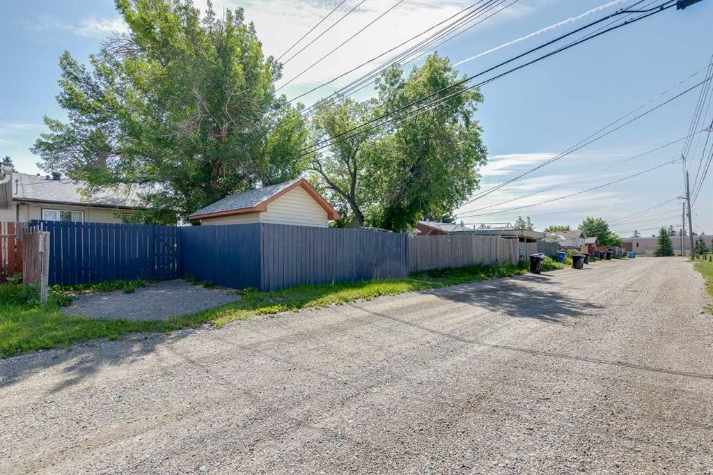 933 Marcombe Drive Ne, Calgary, AB