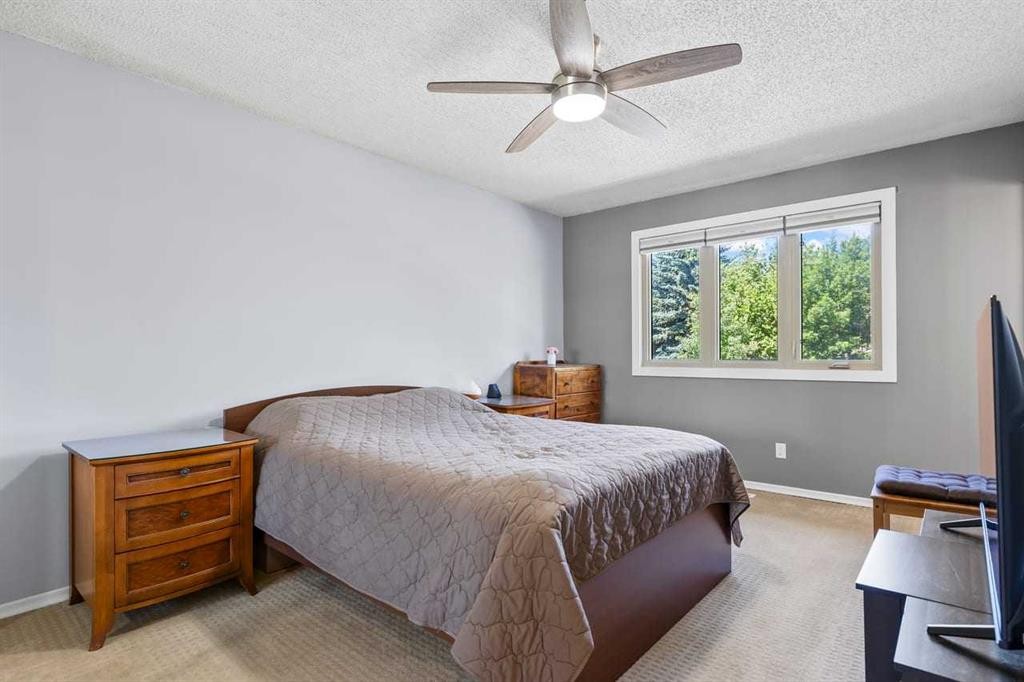 12-10001 Brookpark Boulevard Sw, Calgary, AB - Indoor Photo Showing Bedroom