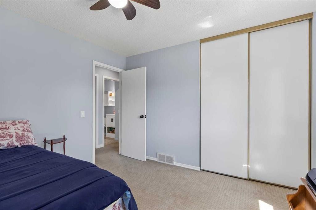 12-10001 Brookpark Boulevard Sw, Calgary, AB - Indoor Photo Showing Bedroom