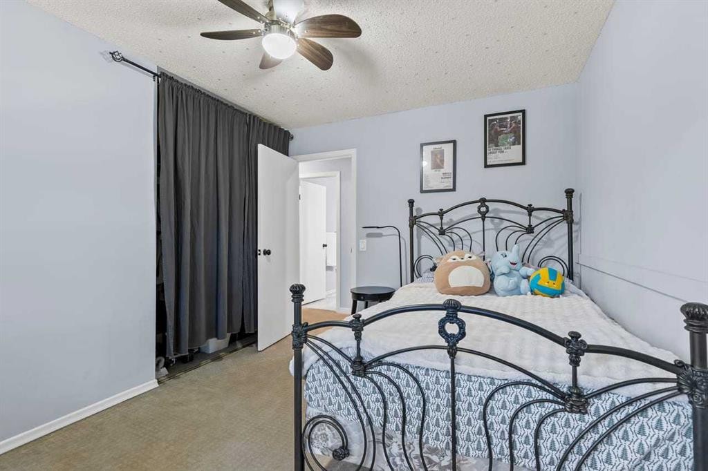 12-10001 Brookpark Boulevard Sw, Calgary, AB - Indoor Photo Showing Bedroom