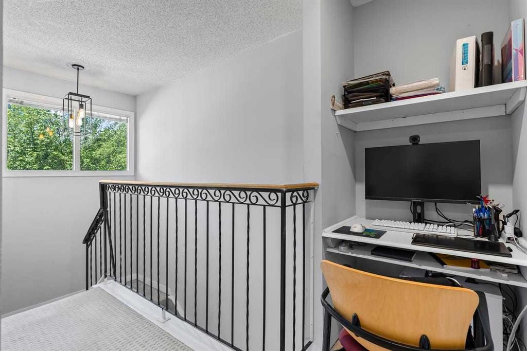 12-10001 Brookpark Boulevard Sw, Calgary, AB - Photo Showing Other Room