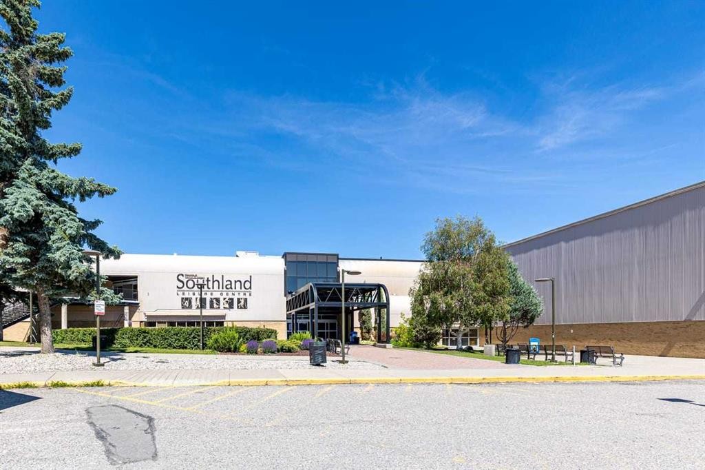 12-10001 Brookpark Boulevard Sw, Calgary, AB - Outdoor