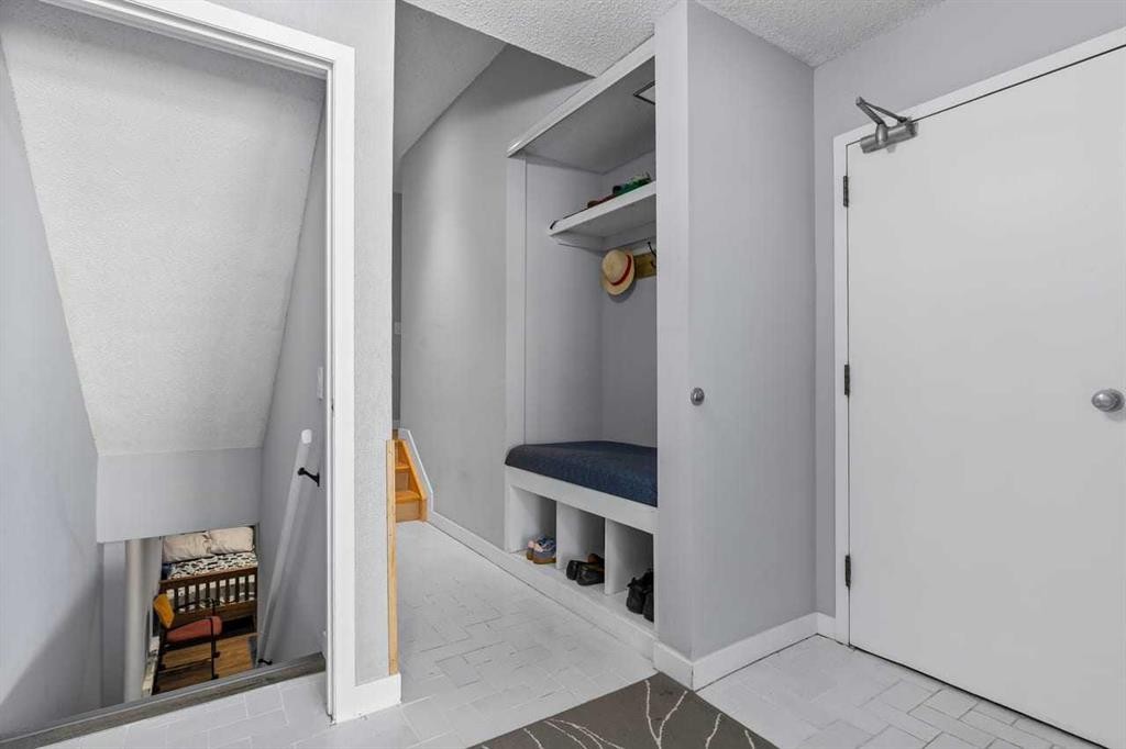 12-10001 Brookpark Boulevard Sw, Calgary, AB - Indoor Photo Showing Other Room