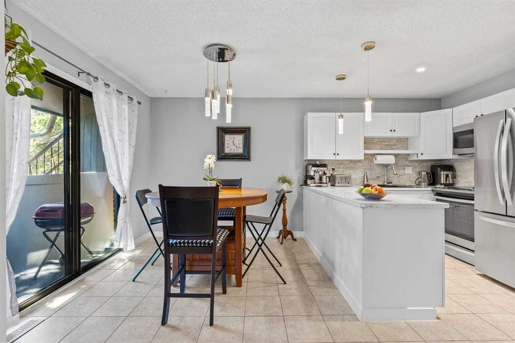 12-10001 Brookpark Boulevard Sw, Calgary, AB - Indoor