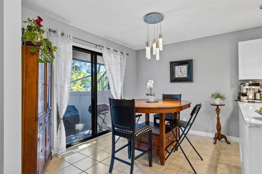 12-10001 Brookpark Boulevard Sw, Calgary, AB - Indoor Photo Showing Dining Room