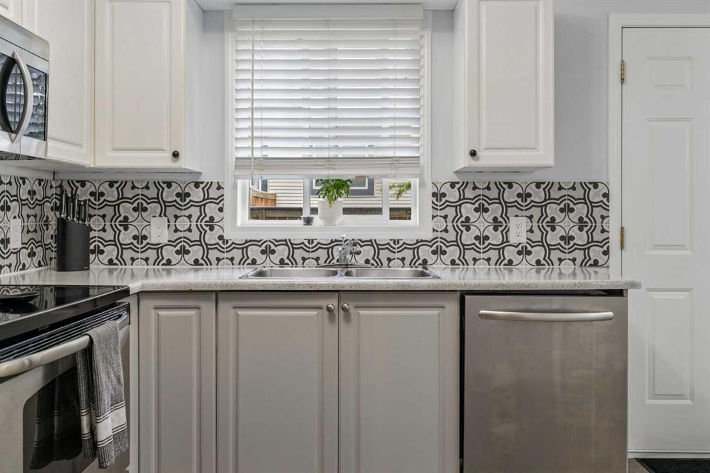 123 Stonemere Place, Chestermere, AB