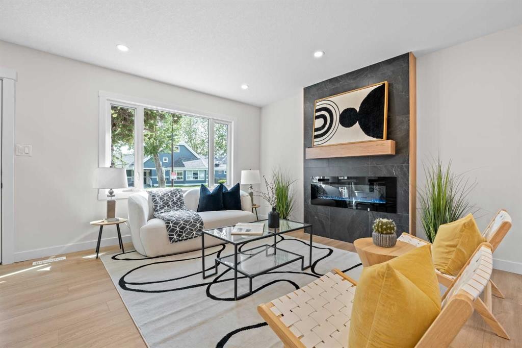 3020 15 Avenue Sw, Calgary, AB - Indoor Photo Showing Living Room With Fireplace