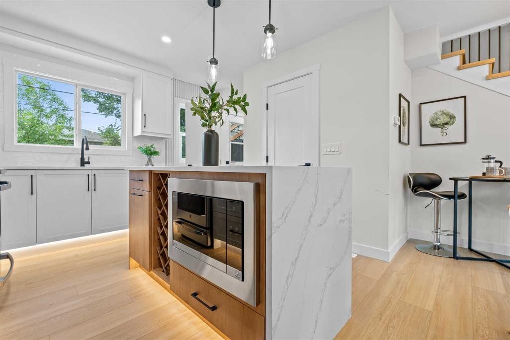 3020 15 Avenue Sw, Calgary, AB - Indoor With Fireplace