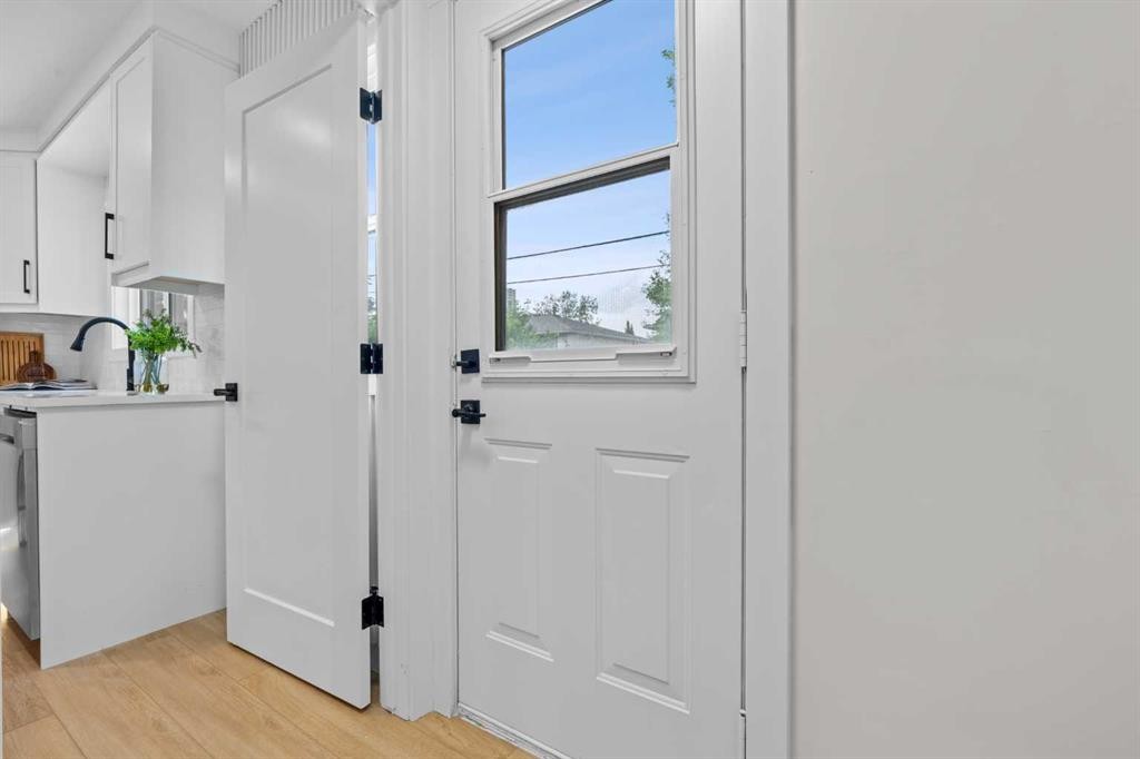 3020 15 Avenue Sw, Calgary, AB - Indoor Photo Showing Other Room