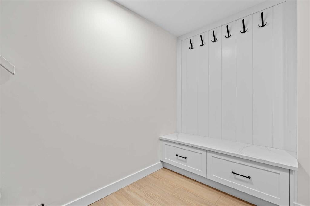 3020 15 Avenue Sw, Calgary, AB - Indoor Photo Showing Other Room