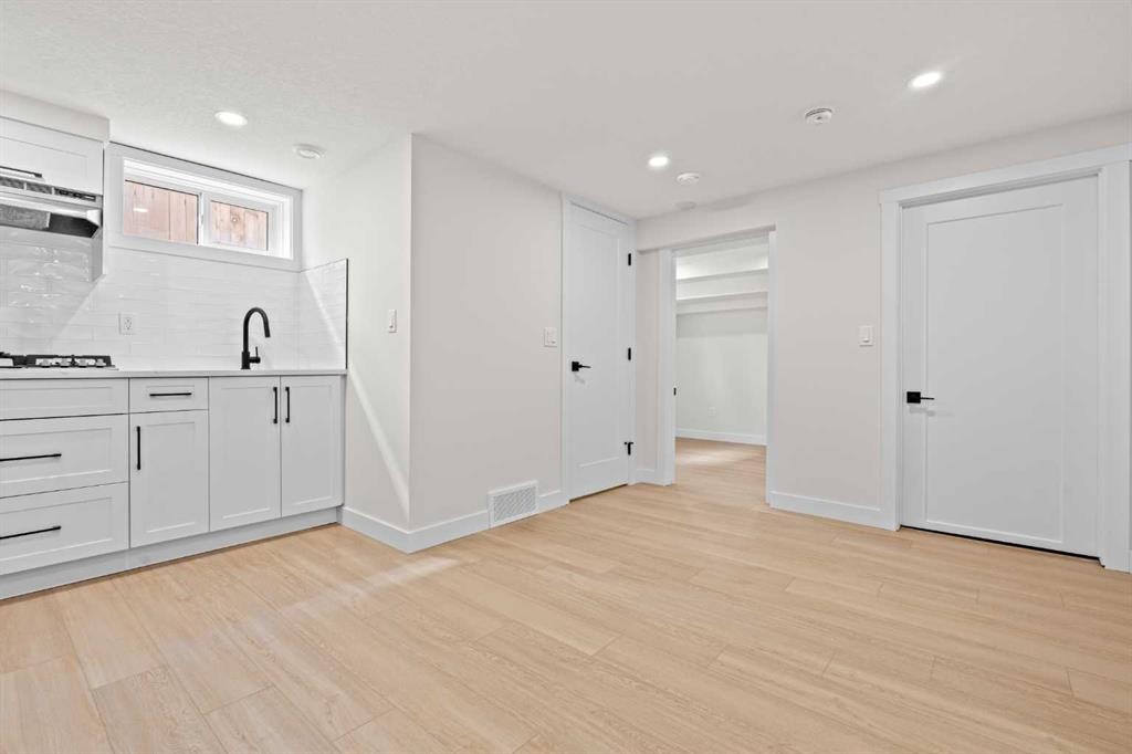 3020 15 Avenue Sw, Calgary, AB - Indoor Photo Showing Other Room