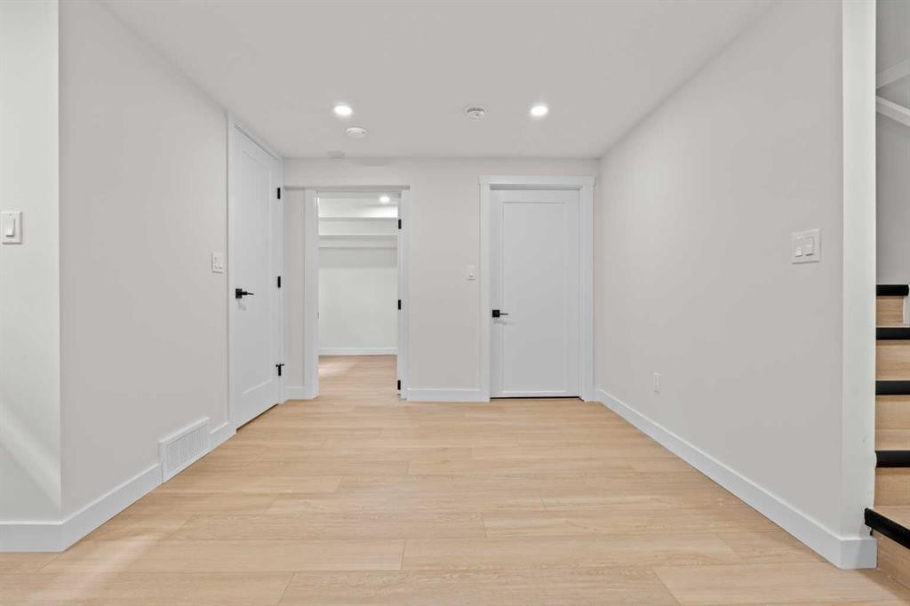 3020 15 Avenue Sw, Calgary, AB - Indoor Photo Showing Other Room