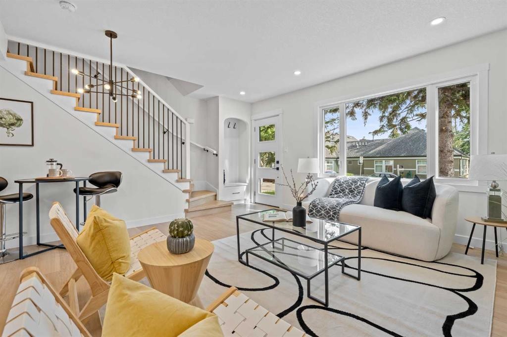 3020 15 Avenue Sw, Calgary, AB - Indoor Photo Showing Living Room