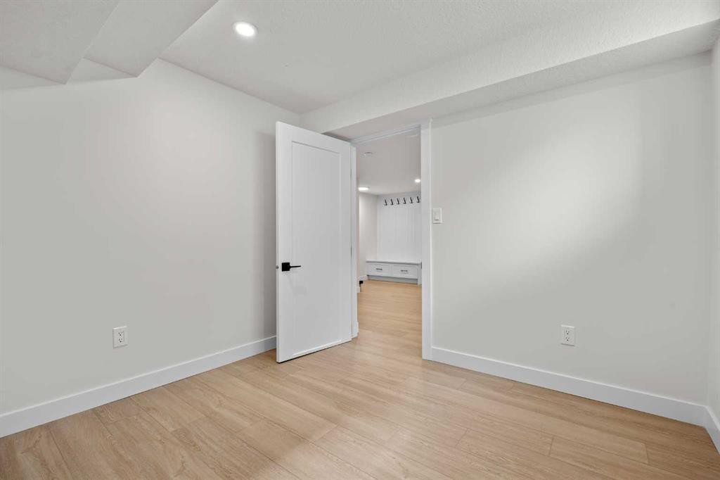 3020 15 Avenue Sw, Calgary, AB - Indoor Photo Showing Other Room
