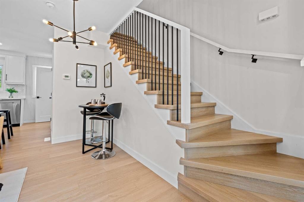 3020 15 Avenue Sw, Calgary, AB - Indoor Photo Showing Other Room