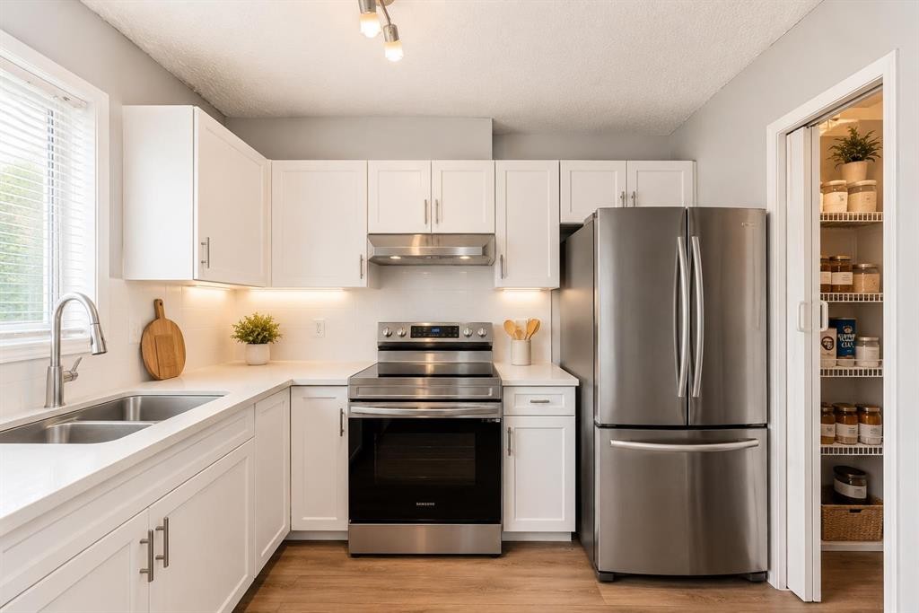 101 Hidden Valley Villas Nw, Calgary, AB - Indoor Photo Showing Kitchen With Double Sink