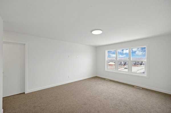 82 Heritage Circle, Cochrane, AB
