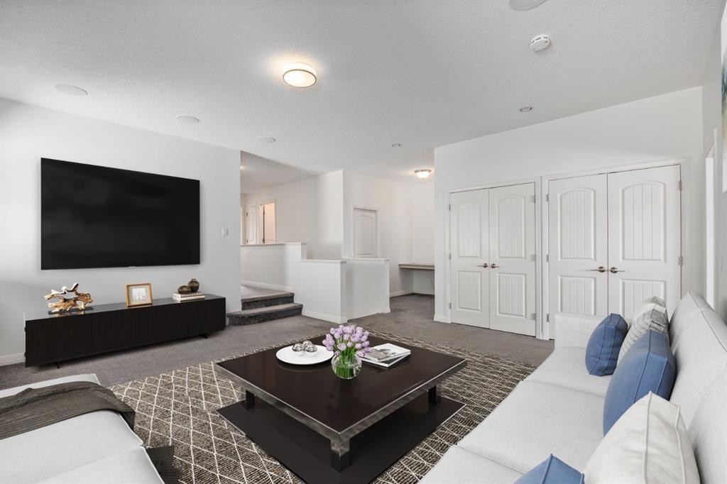 31 Chaparral Valley Way Se, Calgary, AB - Indoor Photo Showing Living Room