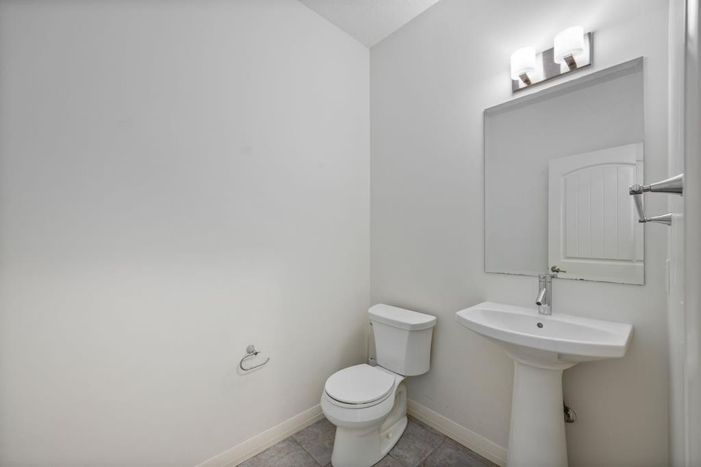 31 Chaparral Valley Way Se, Calgary, AB - Indoor Photo Showing Bathroom