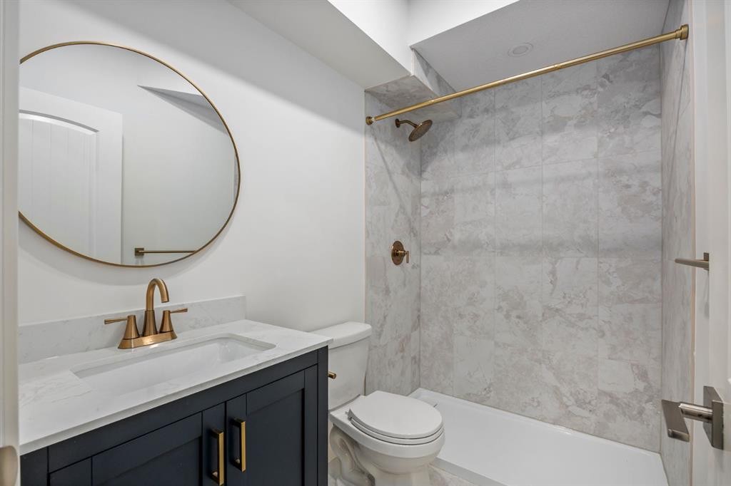 31 Chaparral Valley Way Se, Calgary, AB - Indoor Photo Showing Bathroom