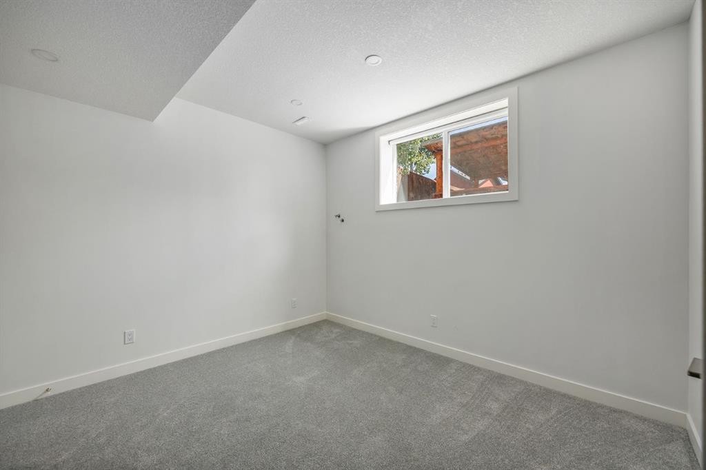 31 Chaparral Valley Way Se, Calgary, AB - Indoor Photo Showing Other Room