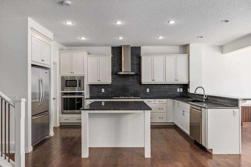 31 Chaparral Valley Way Se, Calgary, AB - Indoor Photo Showing Kitchen With Stainless Steel Kitchen With Upgraded Kitchen