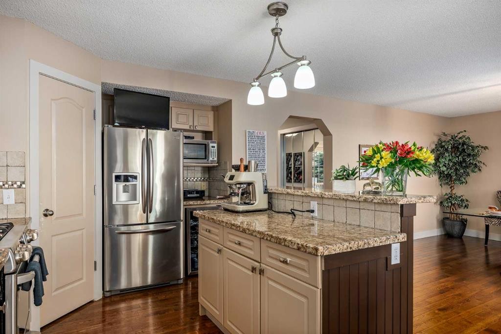 15 Valley Brook Circle Nw, Calgary, AB