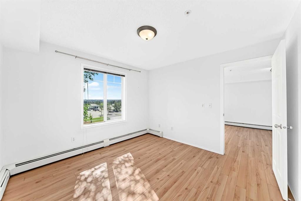 9205-70 Panamount Drive Nw, Calgary, AB - Indoor Photo Showing Other Room
