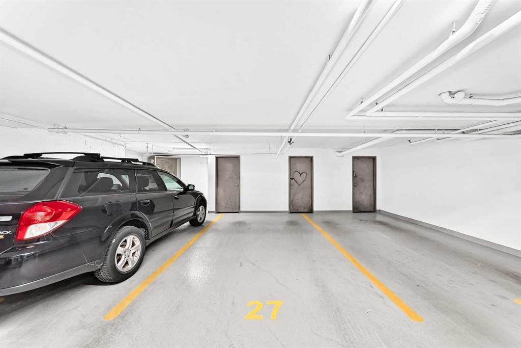 9205-70 Panamount Drive Nw, Calgary, AB - Indoor Photo Showing Garage