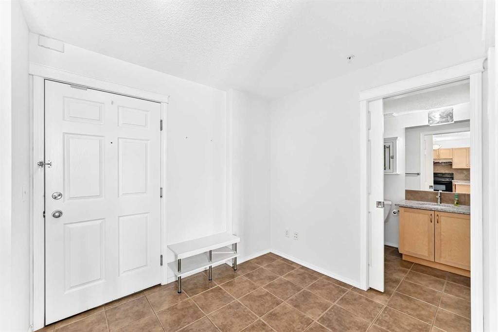 9205-70 Panamount Drive Nw, Calgary, AB - Indoor Photo Showing Other Room