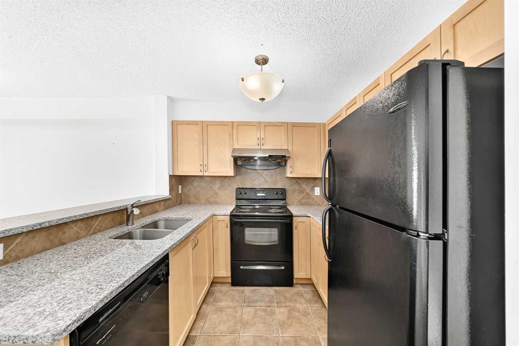 9205-70 Panamount Drive Nw, Calgary, AB - Indoor Photo Showing Kitchen With Double Sink