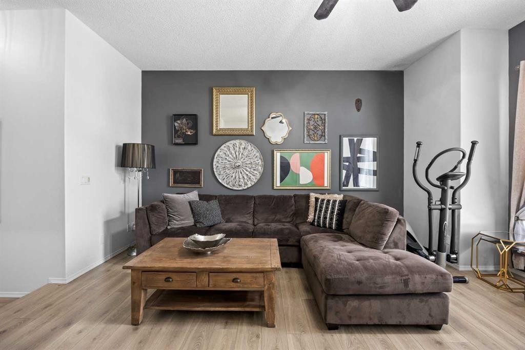 164 Silverado Range Close Sw, Calgary, AB - Indoor Photo Showing Living Room