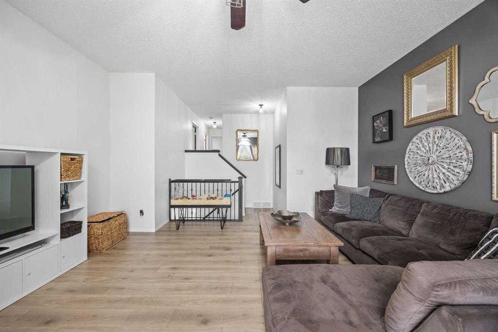 164 Silverado Range Close Sw, Calgary, AB - Indoor Photo Showing Living Room