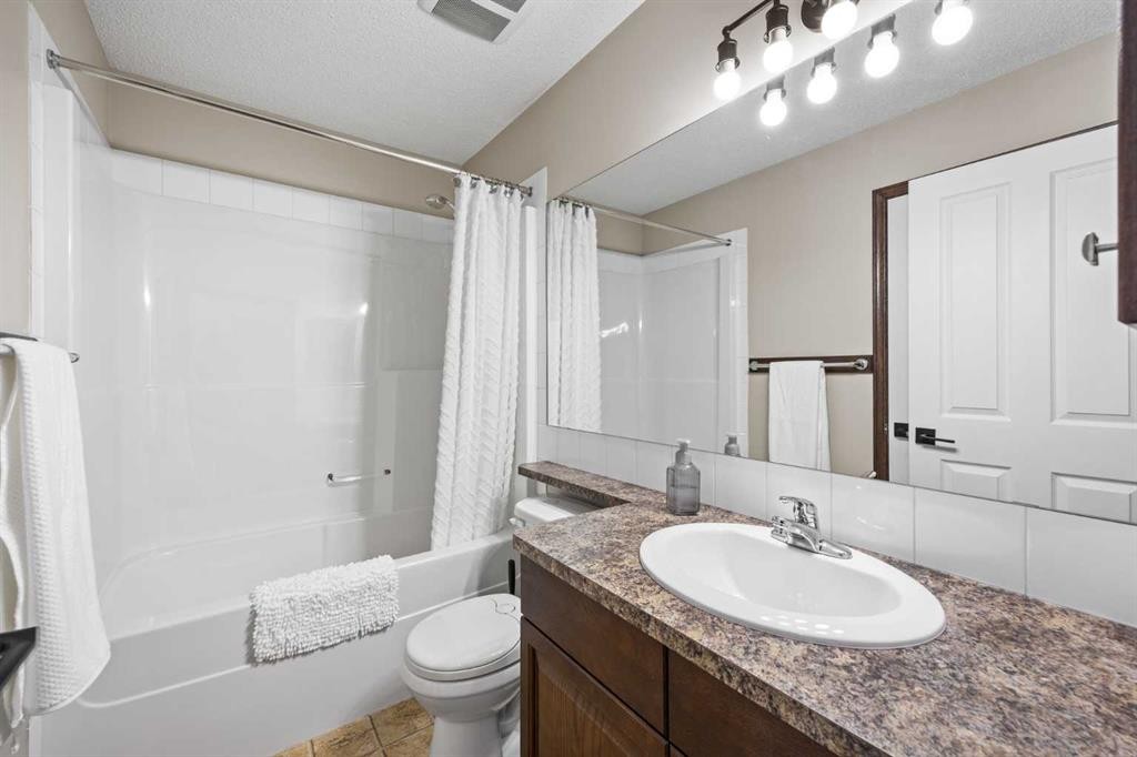 164 Silverado Range Close Sw, Calgary, AB - Indoor Photo Showing Bathroom