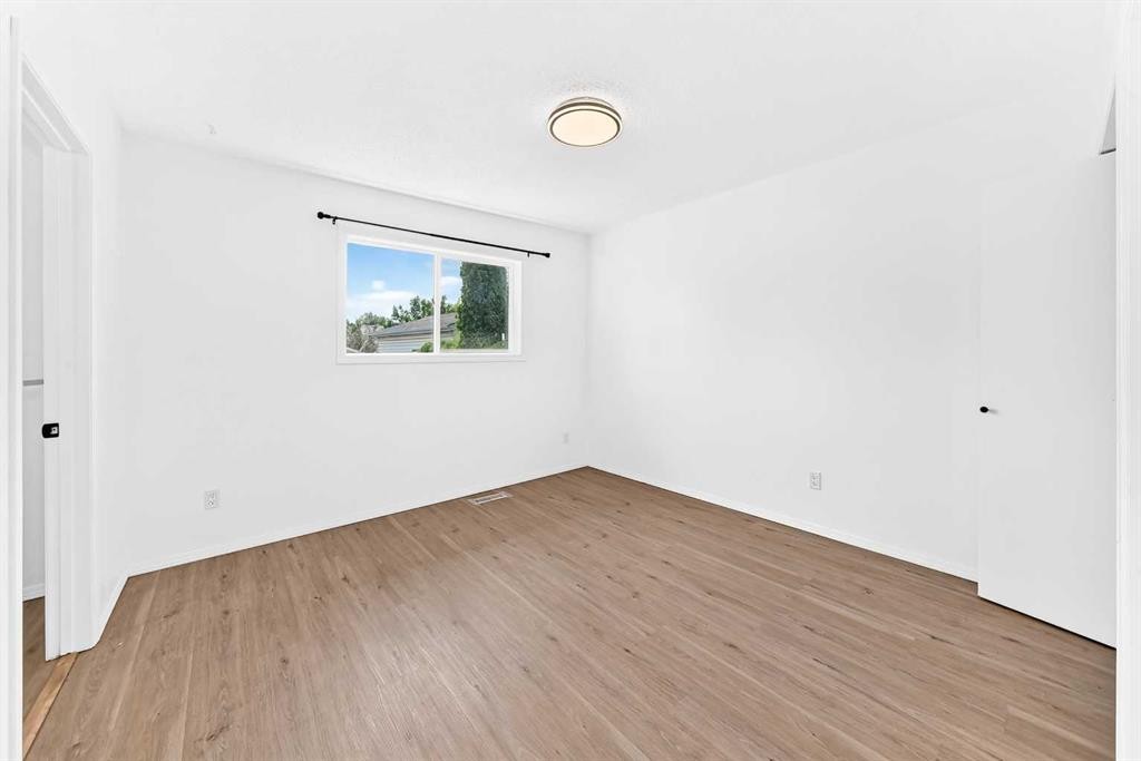 95 Eversole Crescent, Red Deer, AB - Indoor Photo Showing Other Room