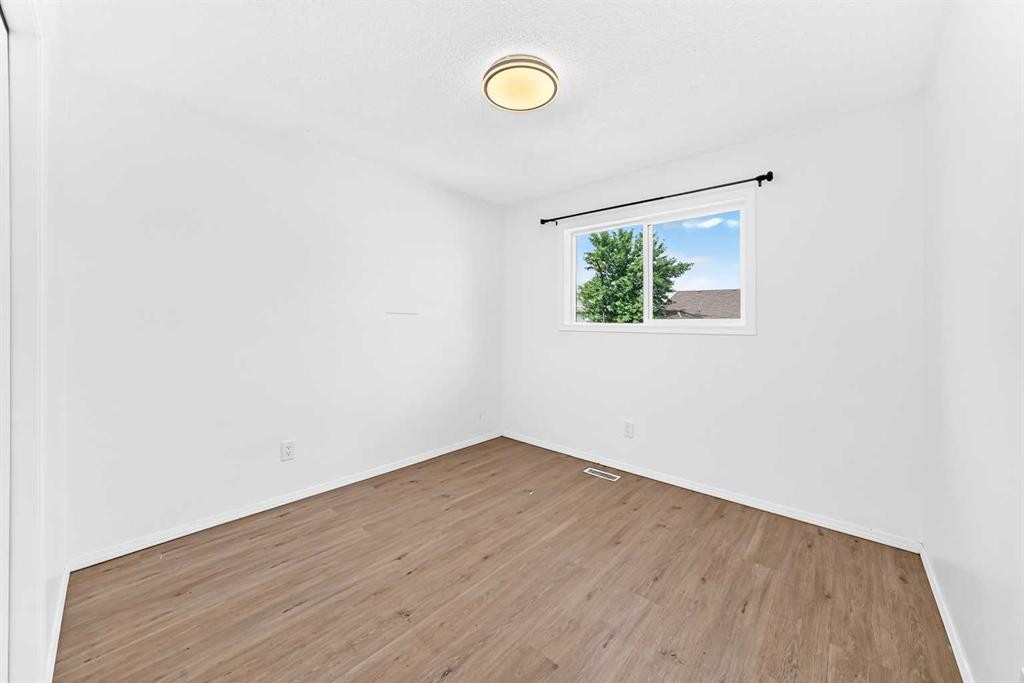 95 Eversole Crescent, Red Deer, AB - Indoor Photo Showing Other Room