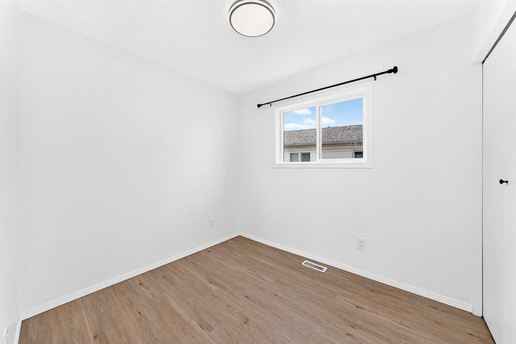 95 Eversole Crescent, Red Deer, AB - Indoor Photo Showing Other Room