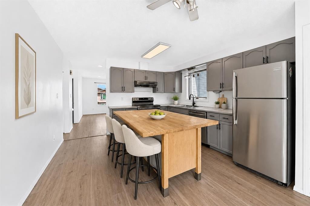 95 Eversole Crescent, Red Deer, AB - Indoor Photo Showing Kitchen