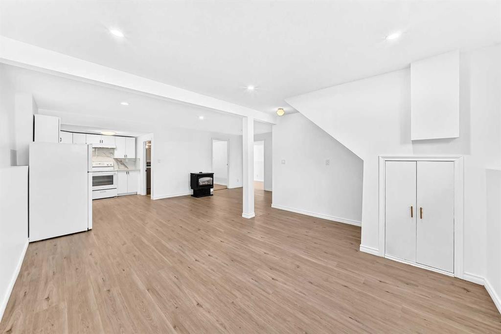 95 Eversole Crescent, Red Deer, AB - Indoor Photo Showing Other Room