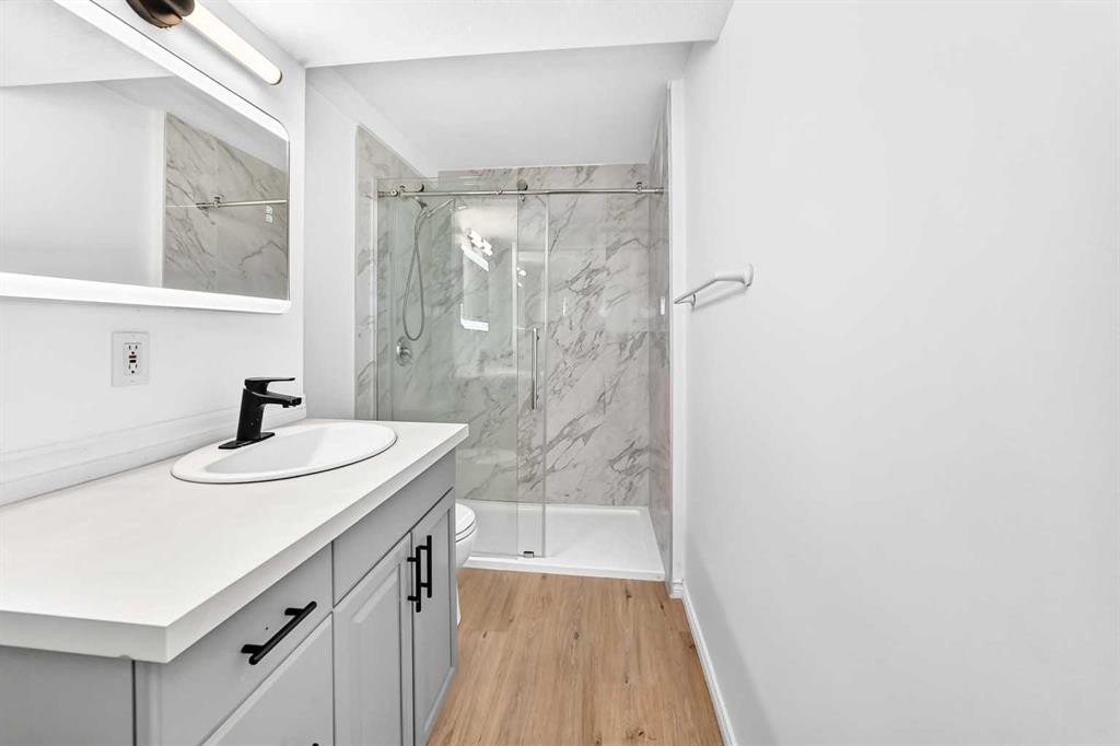 95 Eversole Crescent, Red Deer, AB - Indoor Photo Showing Bathroom