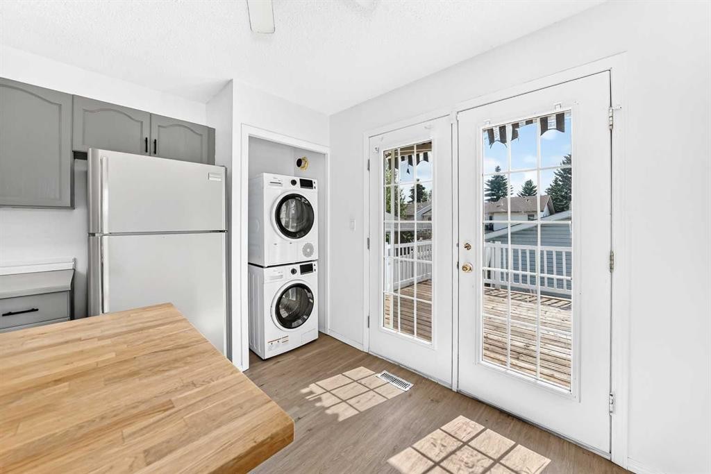 95 Eversole Crescent, Red Deer, AB - Indoor Photo Showing Laundry Room