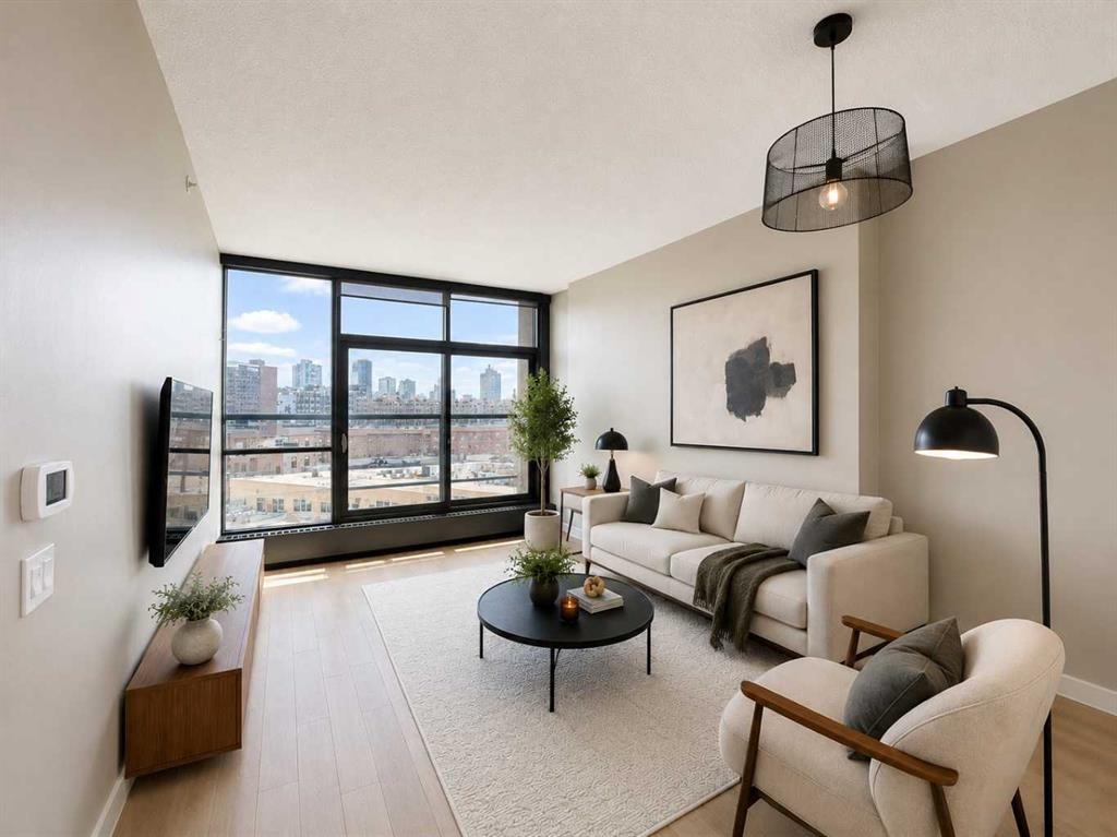 502-225 11 Avenue Se, Calgary, AB - Indoor Photo Showing Living Room